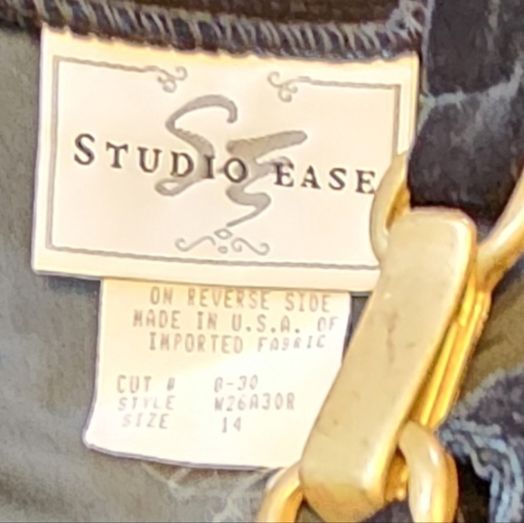 DARKEST EMERALD GREEN LINED DRESS!! FEELS LIKE CRUSHED VELVET 😍 - Picture 9 of 12